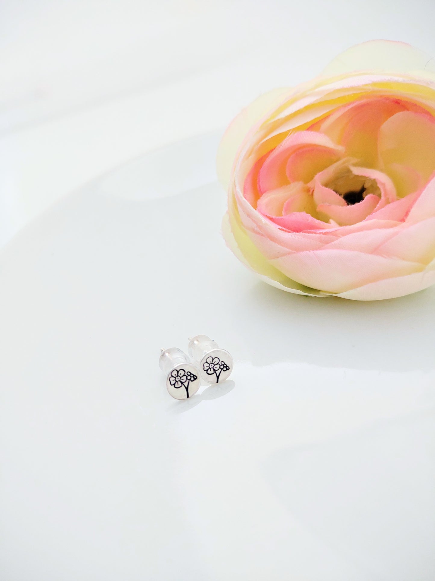 Tiny flowers studs